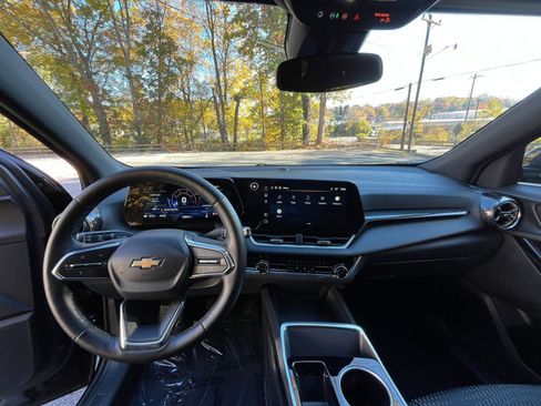 Used 2025 Chevrolet Equinox LT image 29