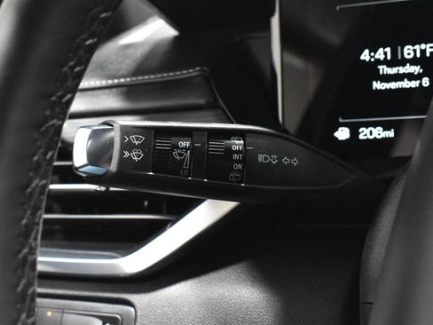 Used 2025 GMC Acadia Elevation image 13