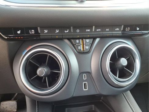 Certified 2024 Chevrolet Blazer LT w/ Convenience Package FWD image 11