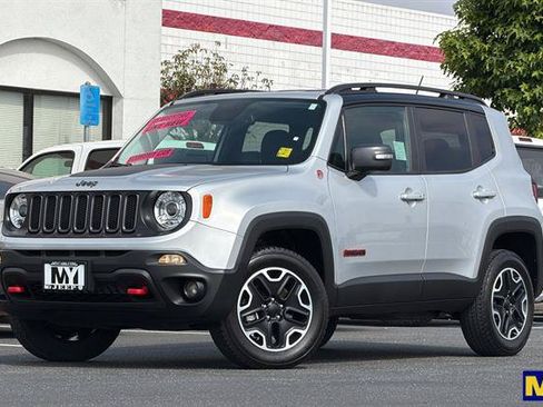 Used 2017 Jeep Renegade Trailhawk w/ Premium Trailhawk Package AWD/4WD image 8