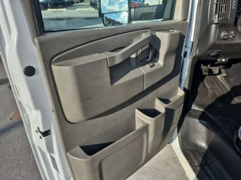 Used 2022 Chevrolet Express 3500 w/ Power Convenience Package image 11