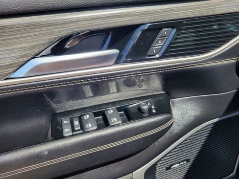 Used 2024 Jeep Wagoneer L Series II RWD image 10