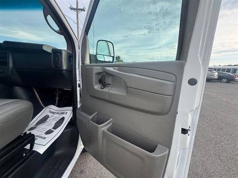 Used 2014 Chevrolet Express 3500 image 40