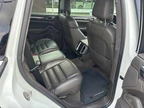Used 2016 Porsche Cayenne Turbo AWD/4WD image 12
