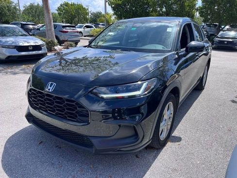 Used 2023 Honda HR-V LX image 3