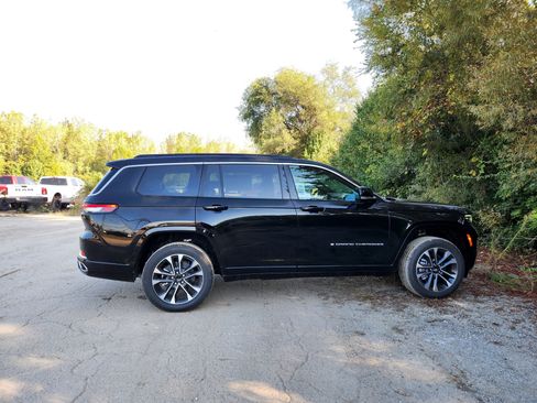 New 2025 Jeep Grand Cherokee L Overland w/ Trailer Tow Package image 16