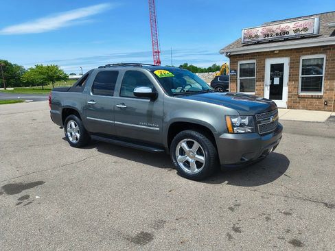 Used 2011 Chevrolet Avalanche LTZ AWD/4WD image 3