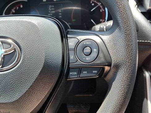 Used 2025 Toyota RAV4 XLE AWD/4WD image 15