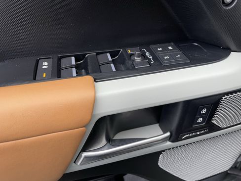 Used 2023 Land Rover Defender 130 First Edition image 11