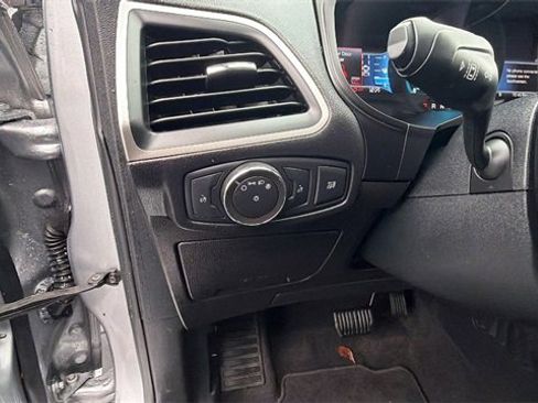 Used 2022 Ford Edge SE w/ Black Appearance Package image 30