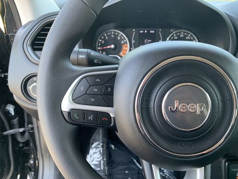 Certified 2023 Jeep Renegade Latitude AWD/4WD image 19