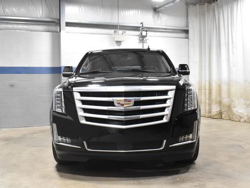 Used 2019 Cadillac Escalade ESV Premium Luxury AWD/4WD image 32