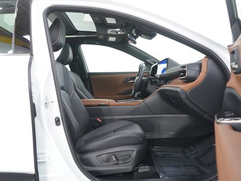 Used 2026 Toyota Crown Limited image 13