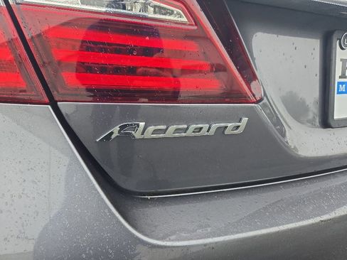 Used 2017 Honda Accord Touring image 7