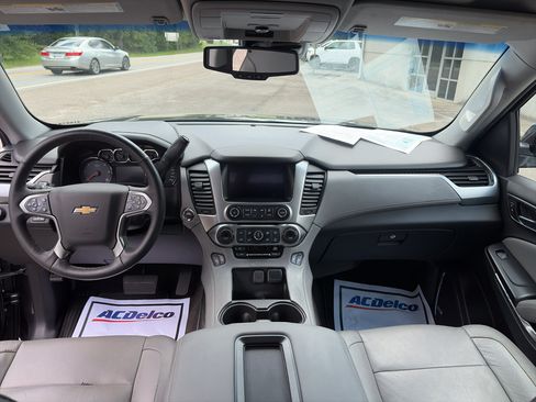 Used 2018 Chevrolet Tahoe LT w/ Luxury Package RWD image 19