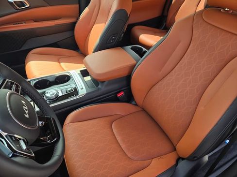 New 2026 Kia Carnival EX FWD image 18