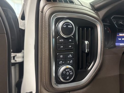 Used 2022 GMC Sierra 1500 SLT AWD/4WD image 17
