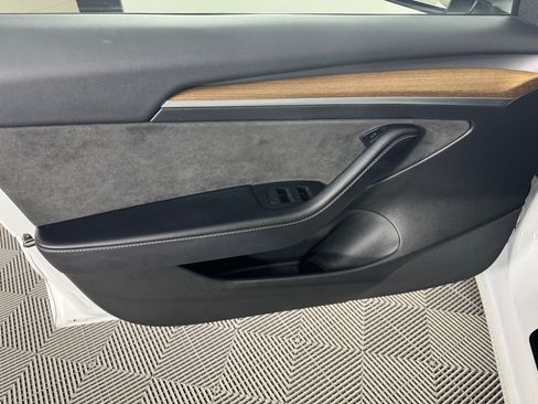 Used 2023 Tesla Model 3 Standard Range image 8