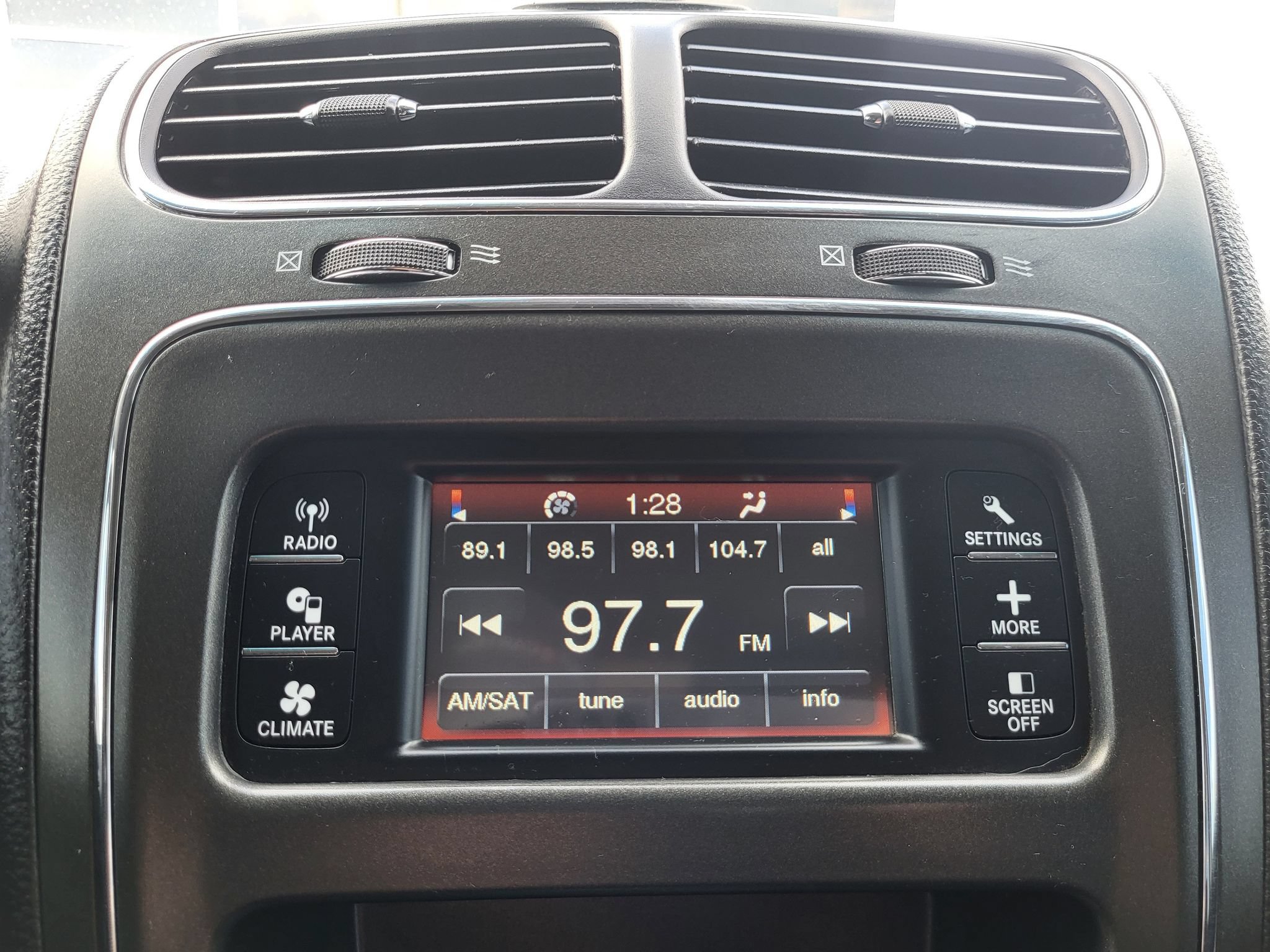 Used 2017 Dodge Journey SXT w/ Comfort/Convenience Group FWD image 13