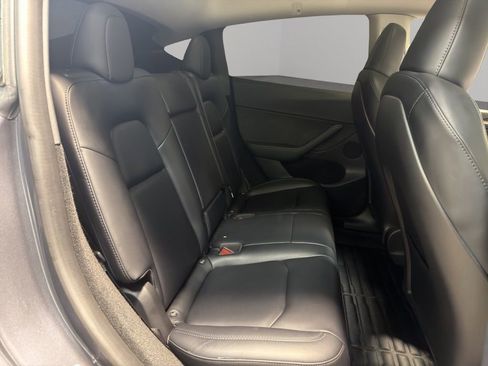 Used 2023 Tesla Model Y Performance image 17