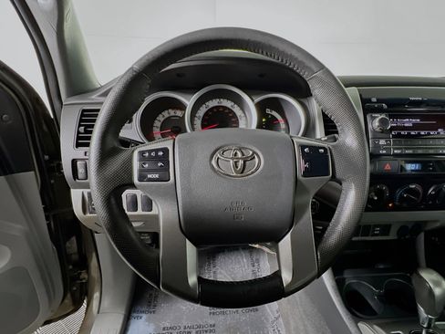 Used 2012 Toyota Tacoma PreRunner image 17