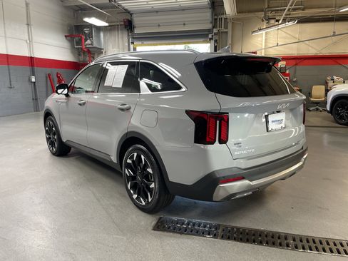 Used 2025 Kia Sorento SX FWD image 8