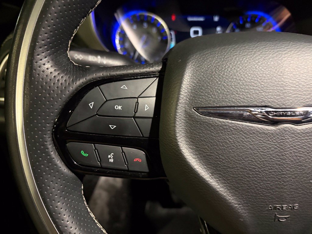 Used 2021 Chrysler Pacifica Limited w/ Uconnect Theater Family Group AWD/4WD image 31
