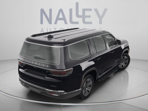 Used 2023 Jeep Wagoneer Series II AWD/4WD image 5