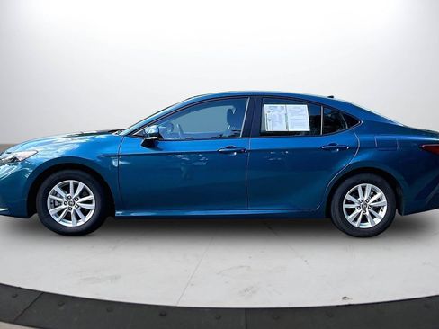 Used 2025 Toyota Camry LE FWD image 5