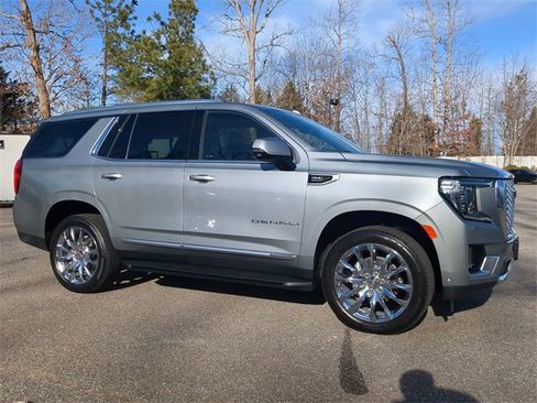 Used 2024 GMC Yukon Denali w/ Advanced Technology Package image 2