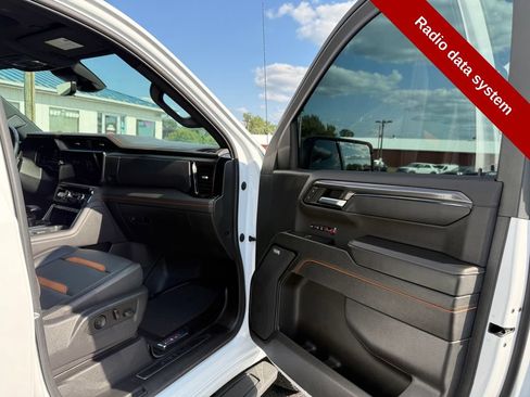 Used 2023 GMC Sierra 1500 AT4 w/ AT4 Premium Package AWD/4WD image 44