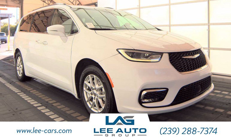 Used 2021 Chrysler Pacifica Touring-L FWD image 4