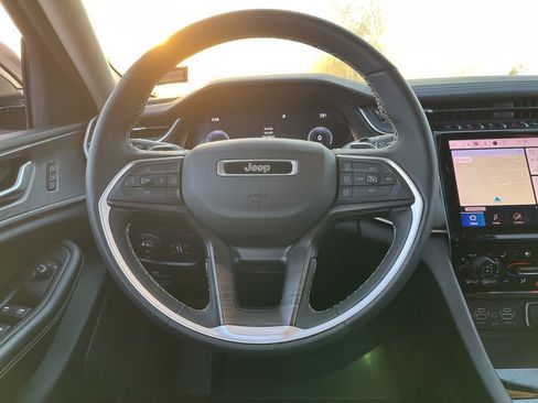 Used 2023 Jeep Grand Cherokee L Limited w/ Luxury Tech Group II RWD image 18