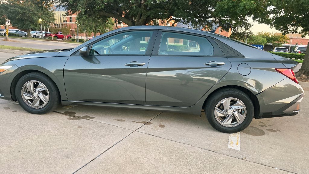 Certified 2025 Hyundai Elantra SE FWD image 29