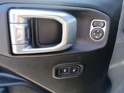 Used 2021 Jeep Wrangler Unlimited Rubicon image 12