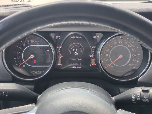 Used 2019 Jeep Wrangler Unlimited Sahara AWD/4WD image 28