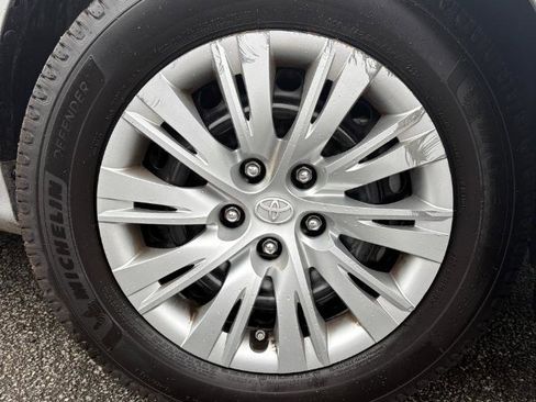 Used 2012 Toyota Camry LE FWD image 25