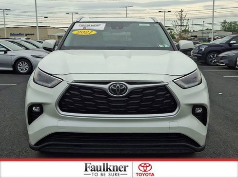 Certified 2021 Toyota Highlander XLE AWD/4WD image 2