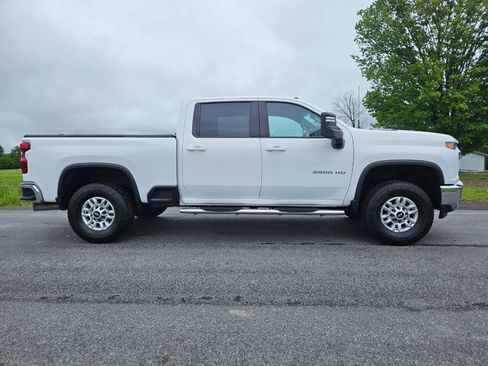 Used 2022 Chevrolet Silverado 2500 LT w/ Convenience Package AWD/4WD image 4