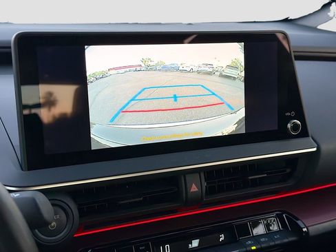 Used 2024 Toyota Prius Prime FWD image 13