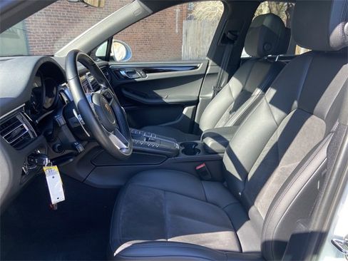 Used 2021 Porsche Macan image 21