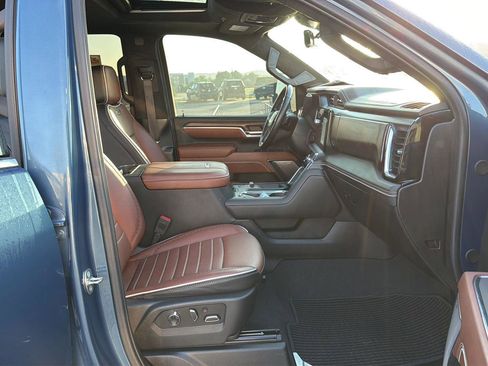 Used 2024 GMC Sierra 3500 Denali Ultimate AWD/4WD image 14