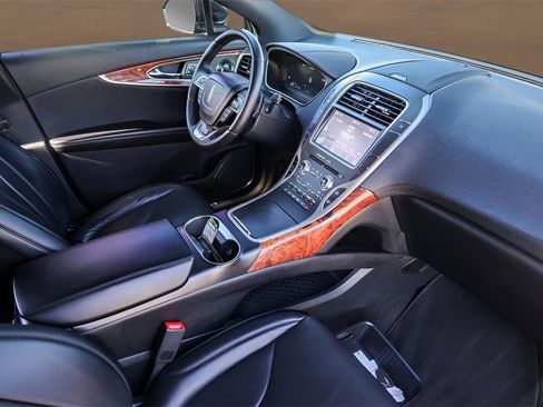 Used 2020 Lincoln Nautilus Reserve w/ Monochromatic Package image 28