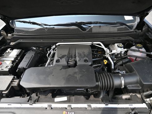 Used 2025 Chevrolet Colorado Z71 w/ Technology Package image 37