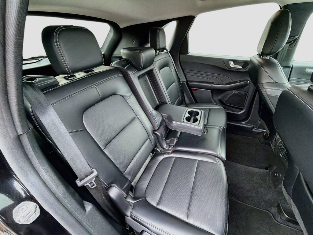 Used 2025 Ford Escape Platinum AWD/4WD image 28