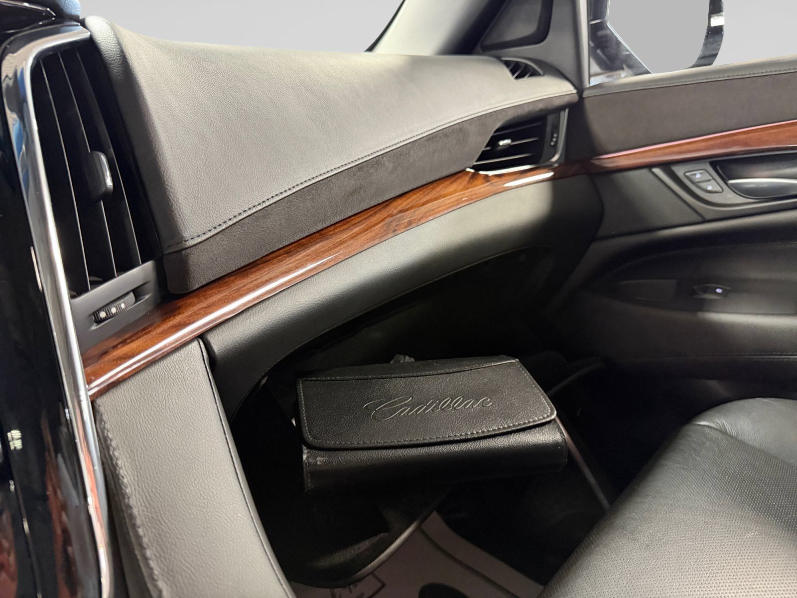Used 2015 Cadillac Escalade Premium AWD/4WD image 35