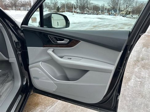 Used 2017 Audi Q7 3.0T Prestige w/ Prestige Package image 24
