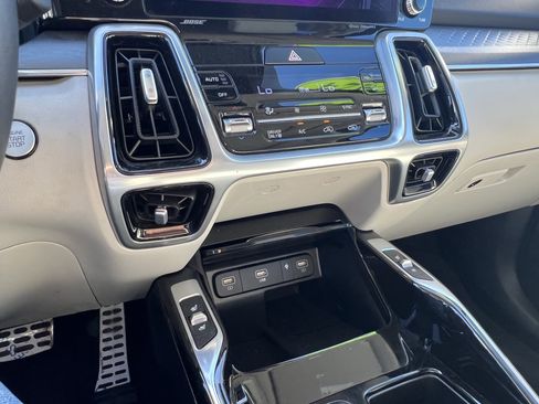 Certified 2024 Kia Sorento SX Prestige image 29