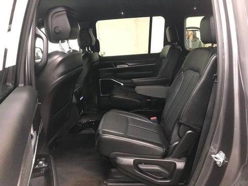 Used 2024 Jeep Wagoneer Series II image 27