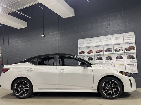 Used 2025 Nissan Sentra SR FWD image 4